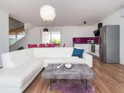 Kuhinja ili čajna kuhinja u objektu Holiday Home Villa Nika by Interhome