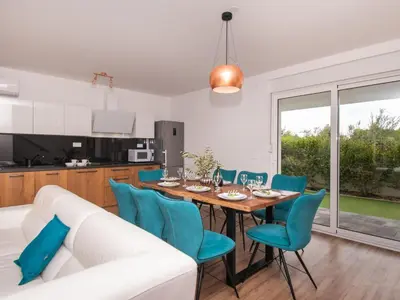 Kuhinja ili čajna kuhinja u objektu Holiday Home Villa Loreta by Interhome