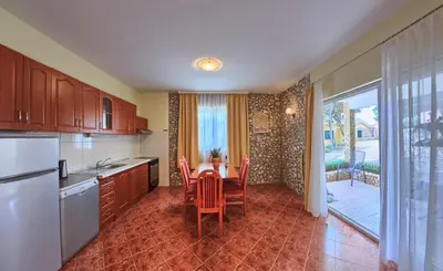Kuhinja ili čajna kuhinja u objektu Apartments by the sea Rogoznica - 17458
