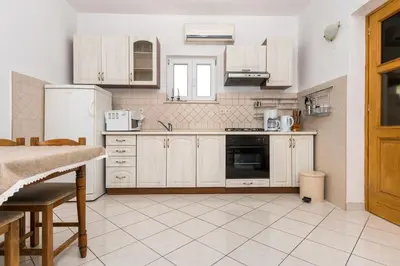 Kuhinja ili čajna kuhinja u objektu Apartments by the sea Grebastica, Sibenik - 4254
