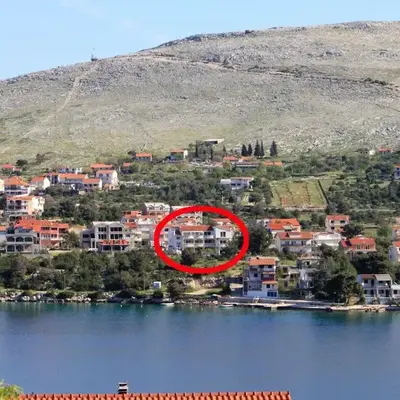Apartments by the sea Grebastica