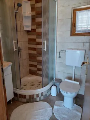 Kupaonica u objektu Apartmani MATKO