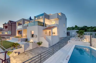 Bazen u objektu Villa Croatica II ili u blizini