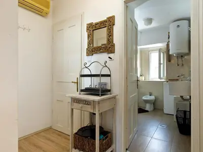 Kupaonica u objektu Holiday Home in Drni with Pool & Etnoland