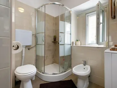 Kupaonica u objektu Holiday Home in Drni with Pool & Etnoland