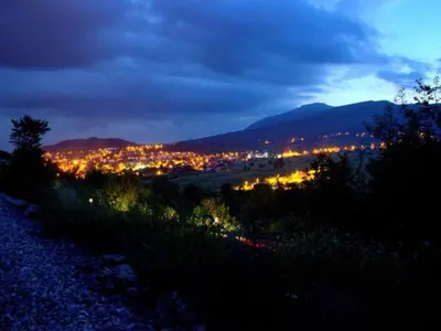 Pogled na planine ili pogled na planine iz vikendica