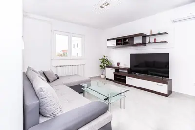TV i/ili zabavni centar u objektu Apartman Danijela