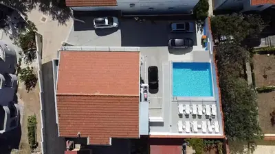 Bazen u objektu Apartmani Frano ili u blizini