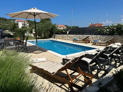 Bazen u objektu Holiday home MB ili u blizini