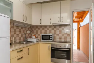 Kuhinja ili čajna kuhinja u objektu Apartments by the sea Vodice - 16249