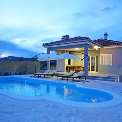 Modern Guest House Rak with beautiful pool