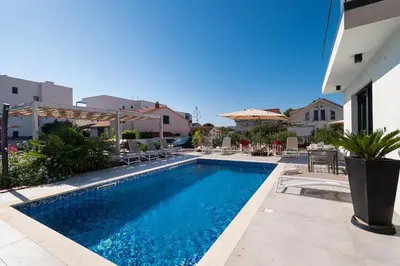 Bazen u objektu Apartments Villa Adriana II ili u blizini