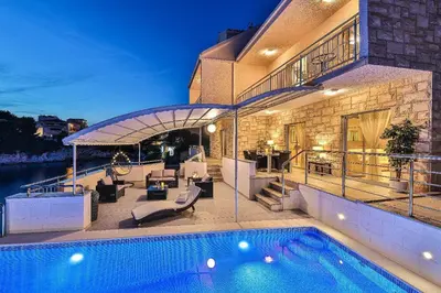 Bazen u objektu Villa Antonija ili u blizini