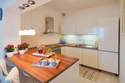 Kuhinja ili čajna kuhinja u objektu House Lucmar