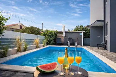 Bazen u objektu Luxury Apartment Lukas Pool & Parking Vodice ili u blizini