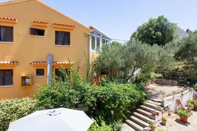 Vrt u objektu Apartments by the sea Tisno - Murter - 815