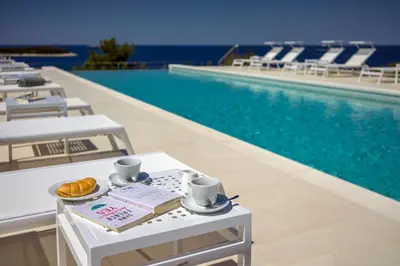 Bazen u objektu Golden Rays Luxury Villas & Apartments ili u blizini