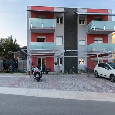 Apartments and rooms with parking space Grebastica