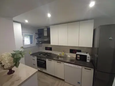 Kuhinja ili čajna kuhinja u objektu LOZA-holiday home,kuca za odmor