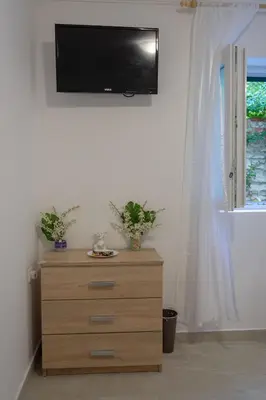 TV i/ili zabavni centar u objektu Room Nino