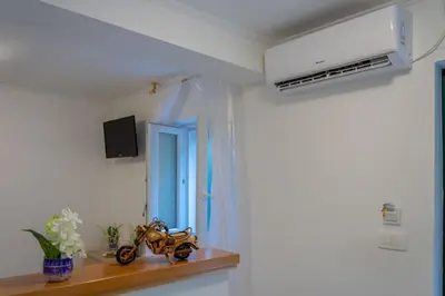 TV i/ili zabavni centar u objektu Room Nino