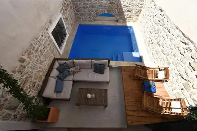 Bazen u objektu Kuća Dida Grga ili u blizini