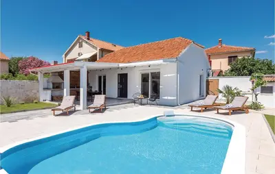 Bazen u objektu Gorgeous Home In Betina ili u blizini
