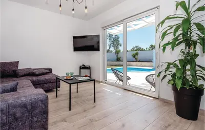 Bazen u objektu Gorgeous Home In Betina ili u blizini
