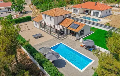 Bazen u objektu Awesome Home In Sibenik With Wifi ili u blizini