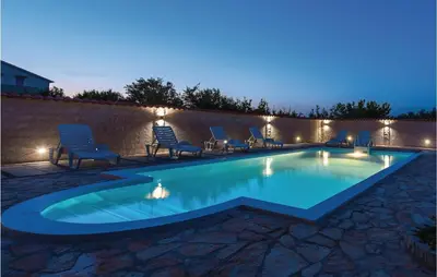 Bazen u objektu Nice Home In Cista Velika With Wifi ili u blizini