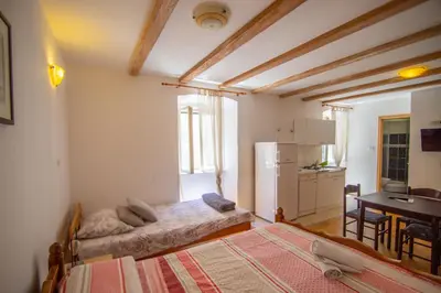 Kuhinja ili čajna kuhinja u objektu Apartments Loriana