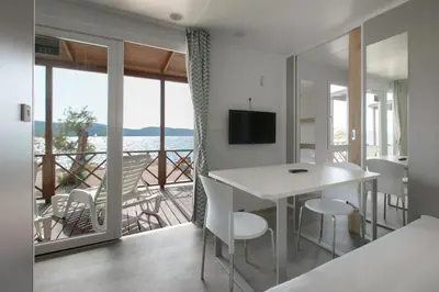 TV i/ili zabavni centar u objektu Amadria Park Camping Sibenik Mobile Homes