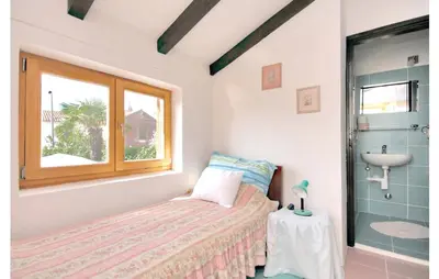 Kupaonica u objektu Charming Villa in Jezera with Private Pool
