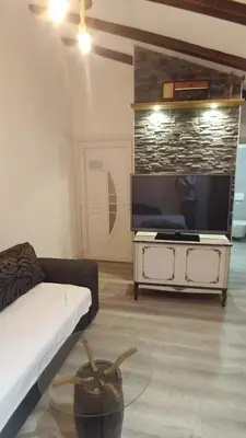 TV i/ili zabavni centar u objektu Apartman sharo