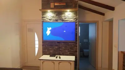 TV i/ili zabavni centar u objektu Apartman sharo