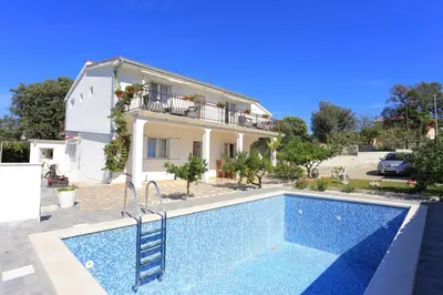 Bazen u objektu Family-friendly apartments with swimming pool Razanj, Rogoznica - 17867 ili u blizini