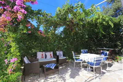 Vrt u objektu Family-friendly apartments with swimming pool Razanj, Rogoznica - 17867