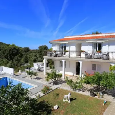 Family-friendly apartments with swimming pool Razanj