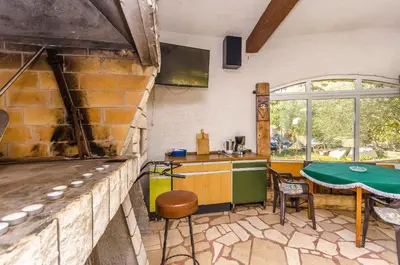 TV i/ili zabavni centar u objektu Apartment Jasna summer barbeque
