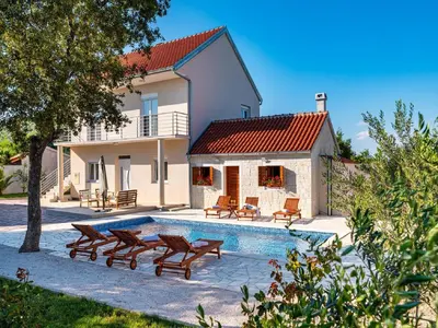 Bazen u objektu Dalmatia Pool Villa Retreat ili u blizini