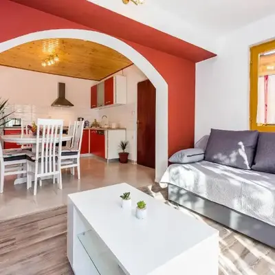 3 Bedroom Gorgeous Apartment In Skradin