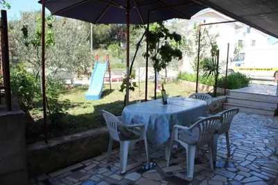 Vrt u objektu Apartment in Pirovac with Terrace, Air conditioning, Wi-Fi, Washing machine (4793-3)