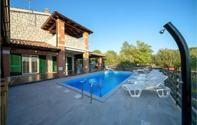 Bazen u objektu Gorgeous Home In Ladevci ili u blizini