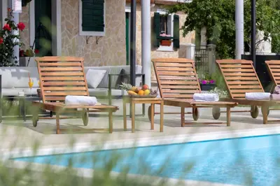 Bazen u objektu Villa Terra with heated pool ili u blizini