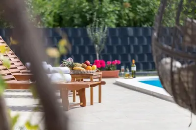 Bazen u objektu Villa Terra with heated pool ili u blizini