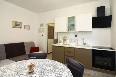 Kuhinja ili čajna kuhinja u objektu Apartment Mili Sea View Betina