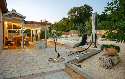 Bazen u objektu Beautiful Home In Pokrovnik With Sauna ili u blizini