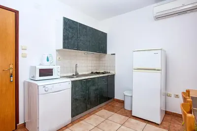 Kuhinja ili čajna kuhinja u objektu Apartments with parking space Pirovac, Sibenik - 15320