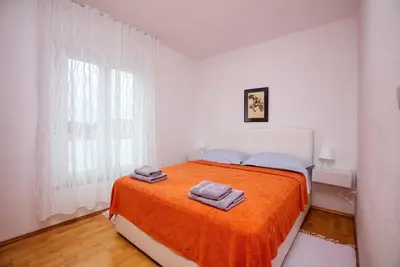 Krevet ili kreveti u jedinici u objektu Apartments with parking space Pirovac, Sibenik - 15320