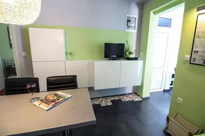 TV i/ili zabavni centar u objektu Apartments Jadra